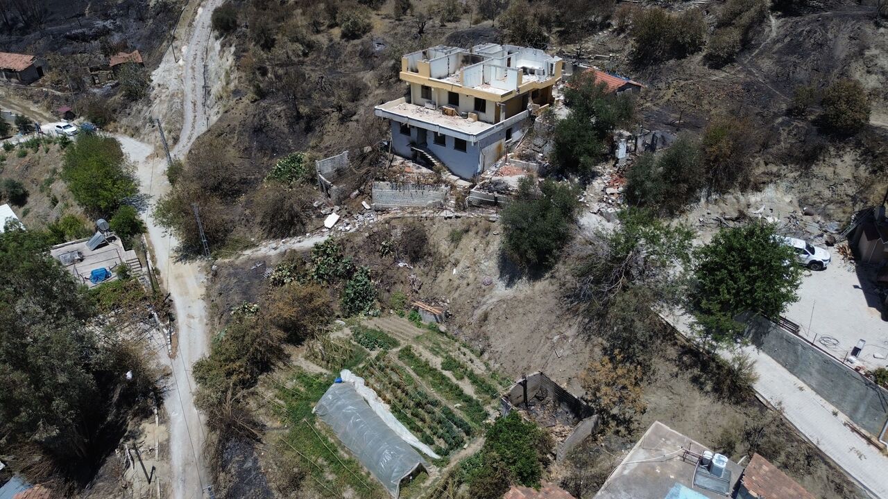 Hatay’daki Yangında 4 Bina Ağır Hasar Gördü (3)