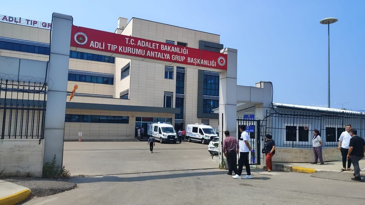 Havuza Giren Küçük Çocuk Boğularak Hayatını Kaybetti (1)