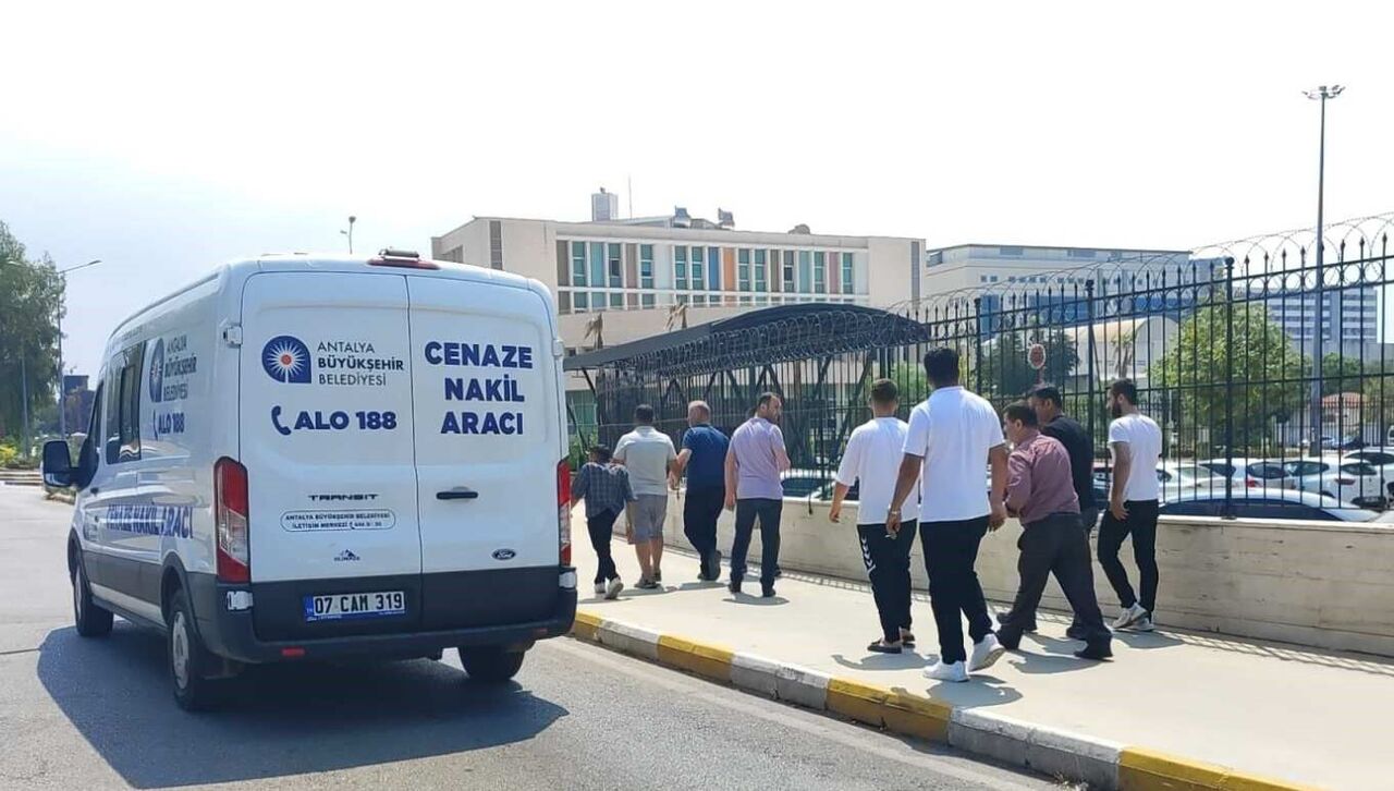 Havuza Giren Küçük Çocuk Boğularak Hayatını Kaybetti (2)