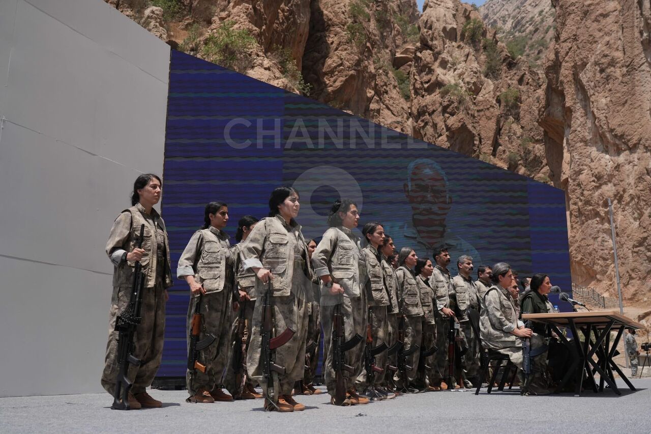 İlk Grup Pkklı Silahlarını Yaktı “Özgür İrademizle Barışa Katılıyoruz” (4)