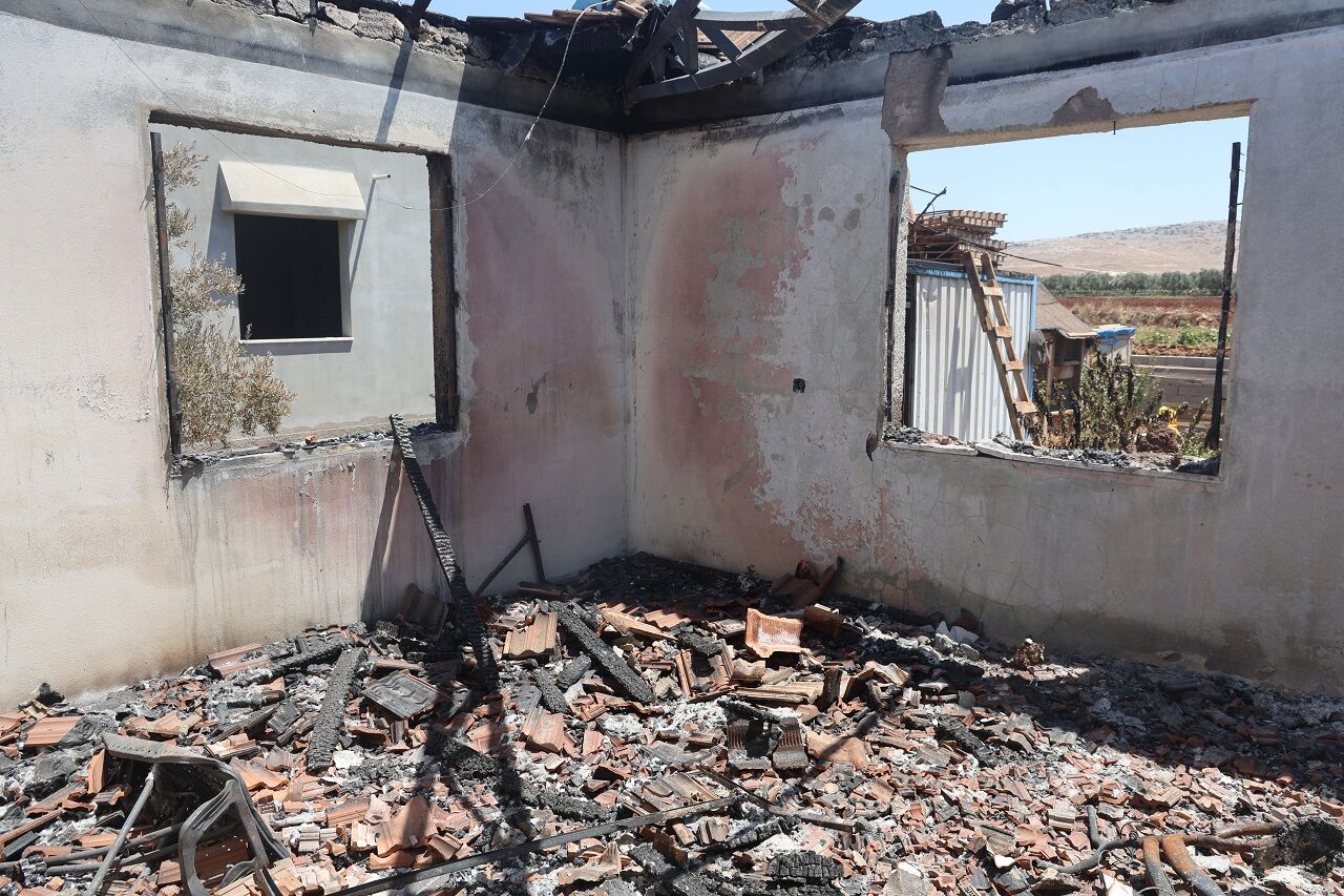 İnşaatta Çalışarak Kazandığı Parasıyla Yaptırdığı Yuvası Alev Alev Yanarak Kullanılmaz Hale Geldi (4)