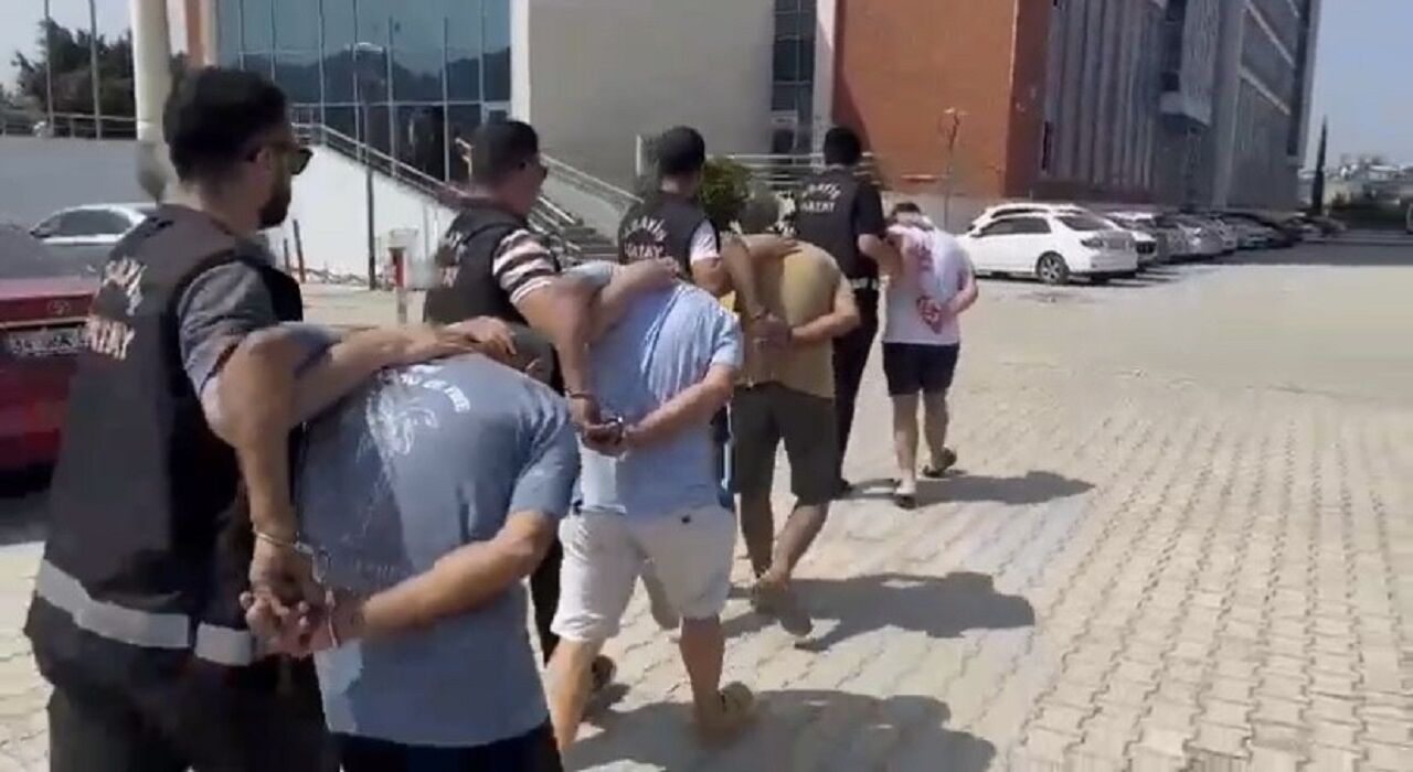 İskenderun’da Işyeri Hırsızlığı 3 Şüpheli Tutuklandı (2)-1