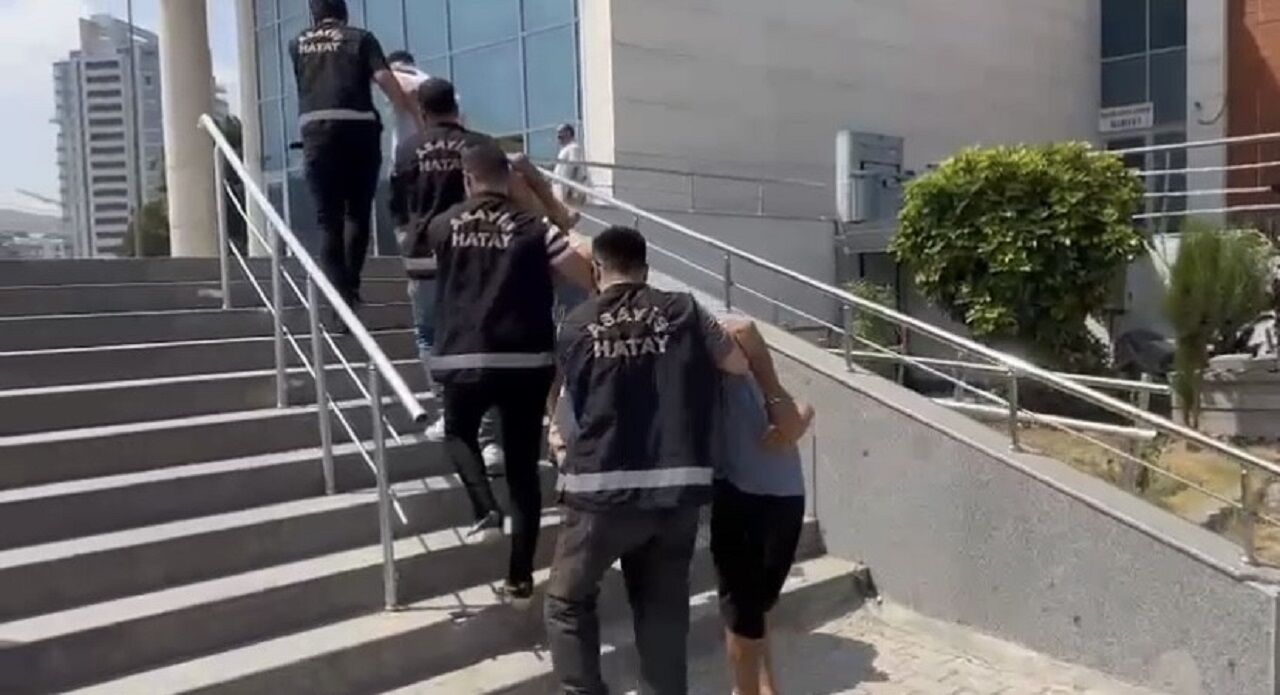 İskenderun’da Işyeri Hırsızlığı 3 Şüpheli Tutuklandı (3)-1