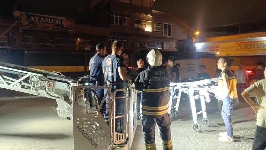 İskenderun'da Su Kanalına Uçan Motosikletin Sürücüsü Yaralandı (2)