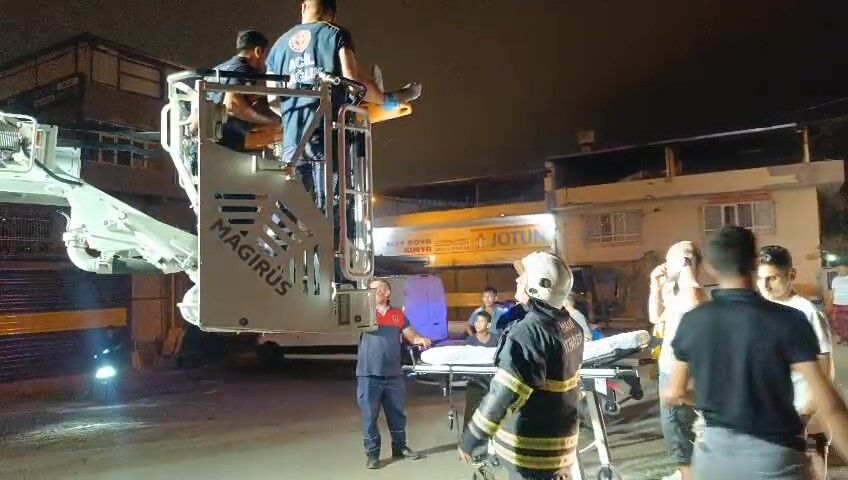 İskenderun'da Su Kanalına Uçan Motosikletin Sürücüsü Yaralandı (5)