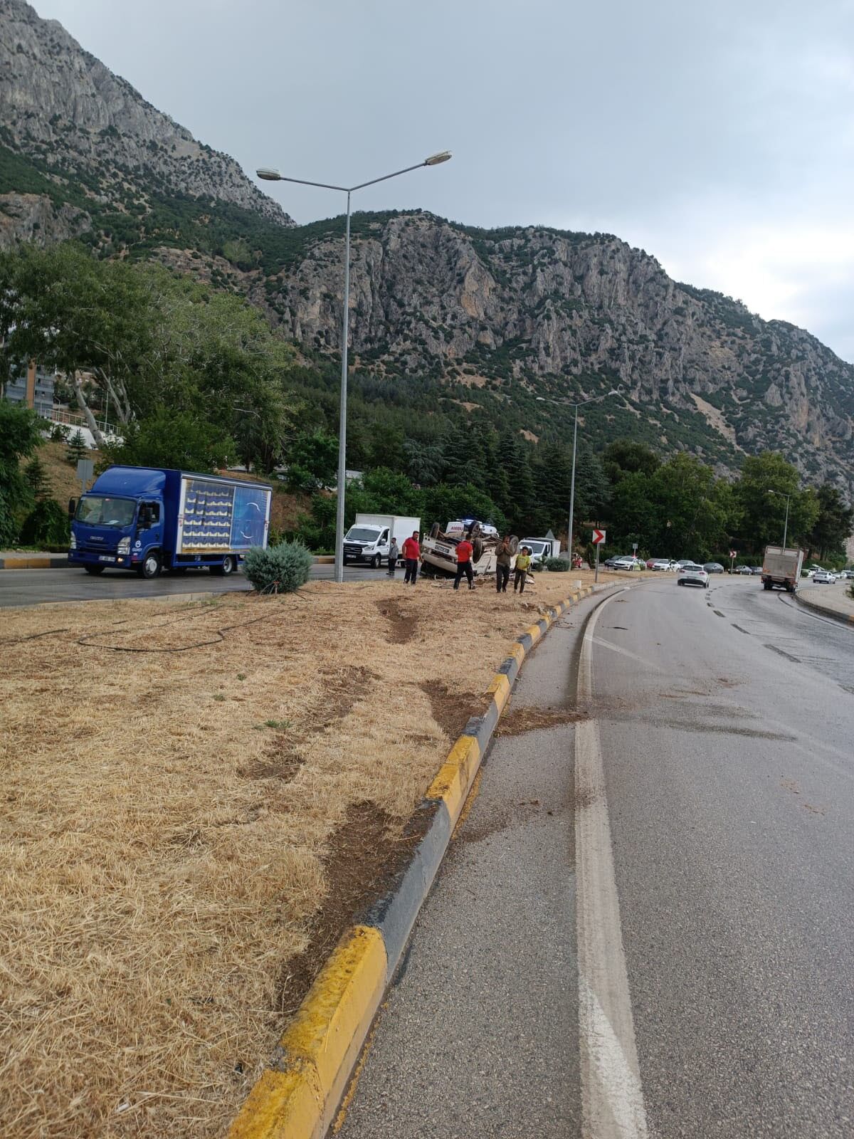 Isparta Eğirdir’de Minibüs Devrildi 1’I Ağır 9 Yaralı (3)