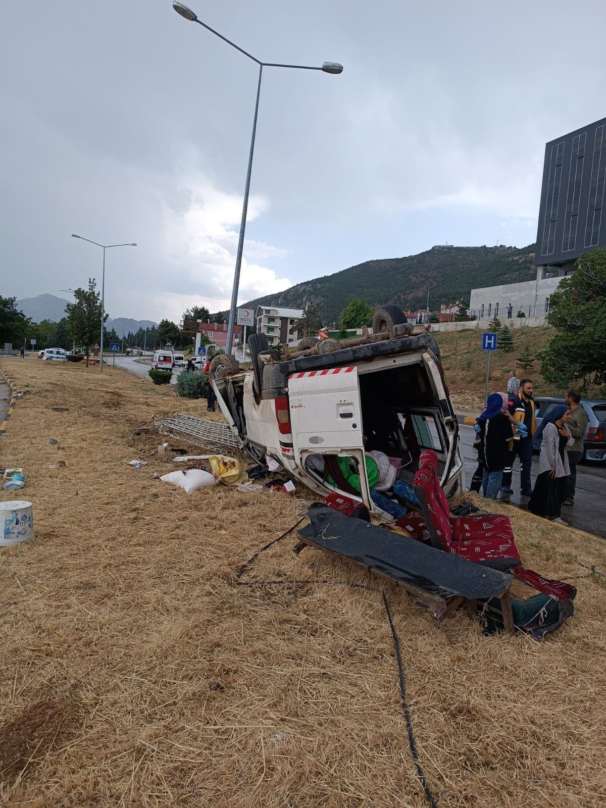 Isparta Eğirdir’de Minibüs Devrildi 1’I Ağır 9 Yaralı (5)