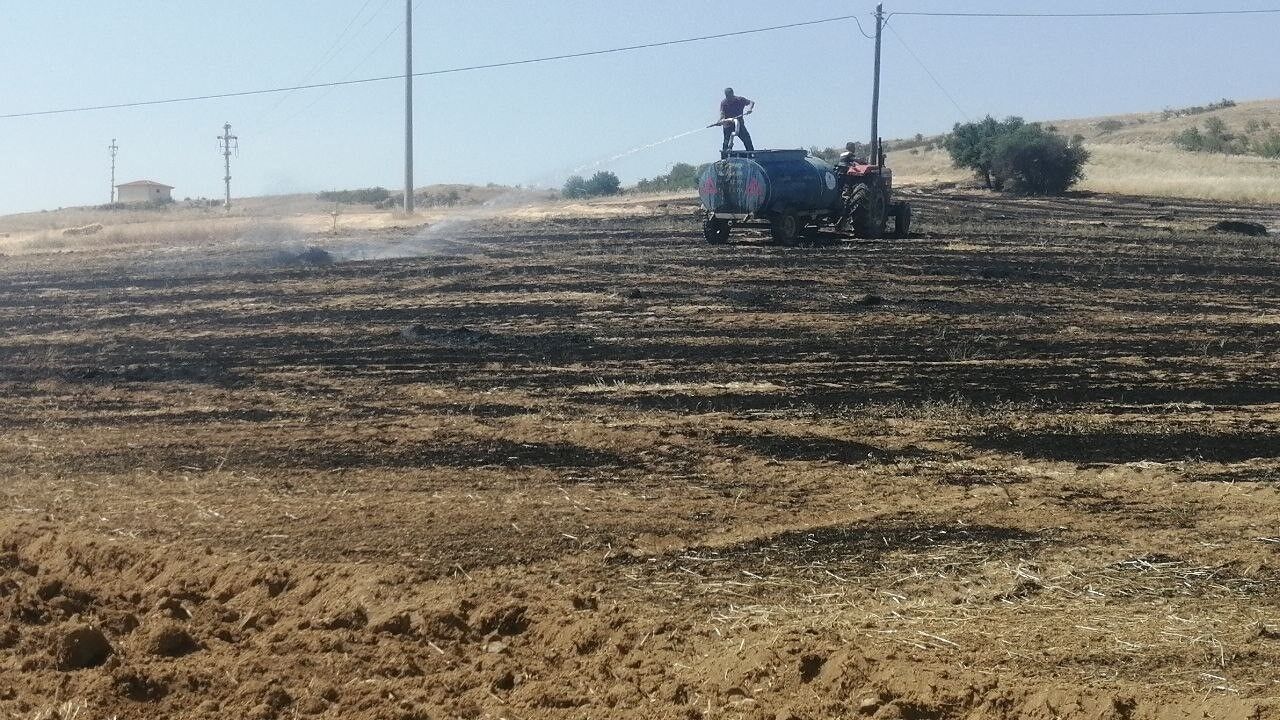 Isparta Yalvaç’ta 30 Dönümlük Tarım Arazisi Yangında Zarar Gördü (6)