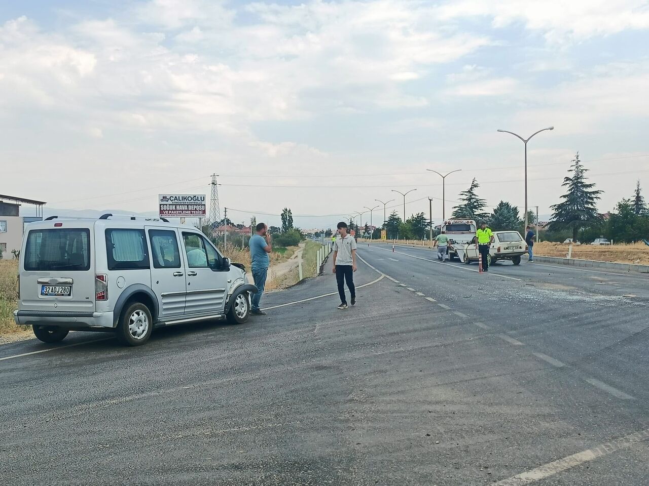 Isparta’da Kavşakta Kaza 3 Kişi Yaralandı (2)