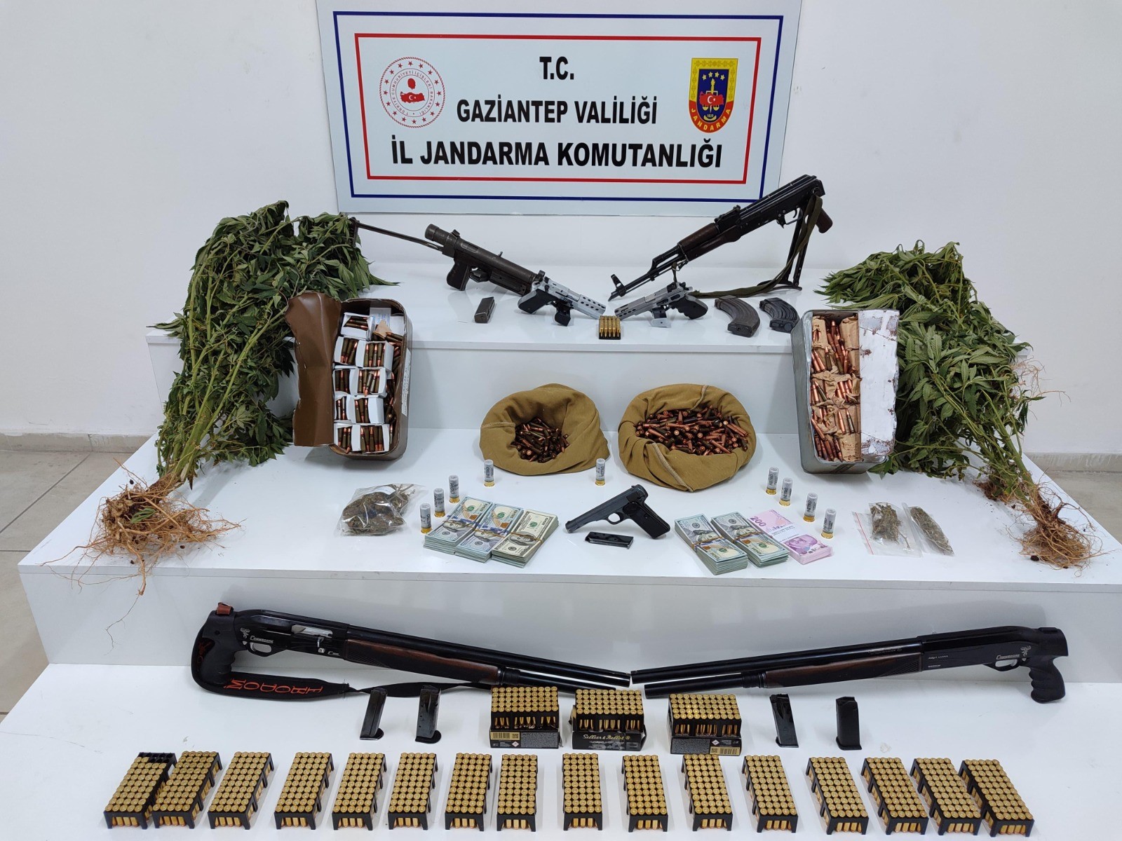 Jandarmadan Uyuşturucu Ve Kaçakçılık Operasyonları 8 Tutuklama