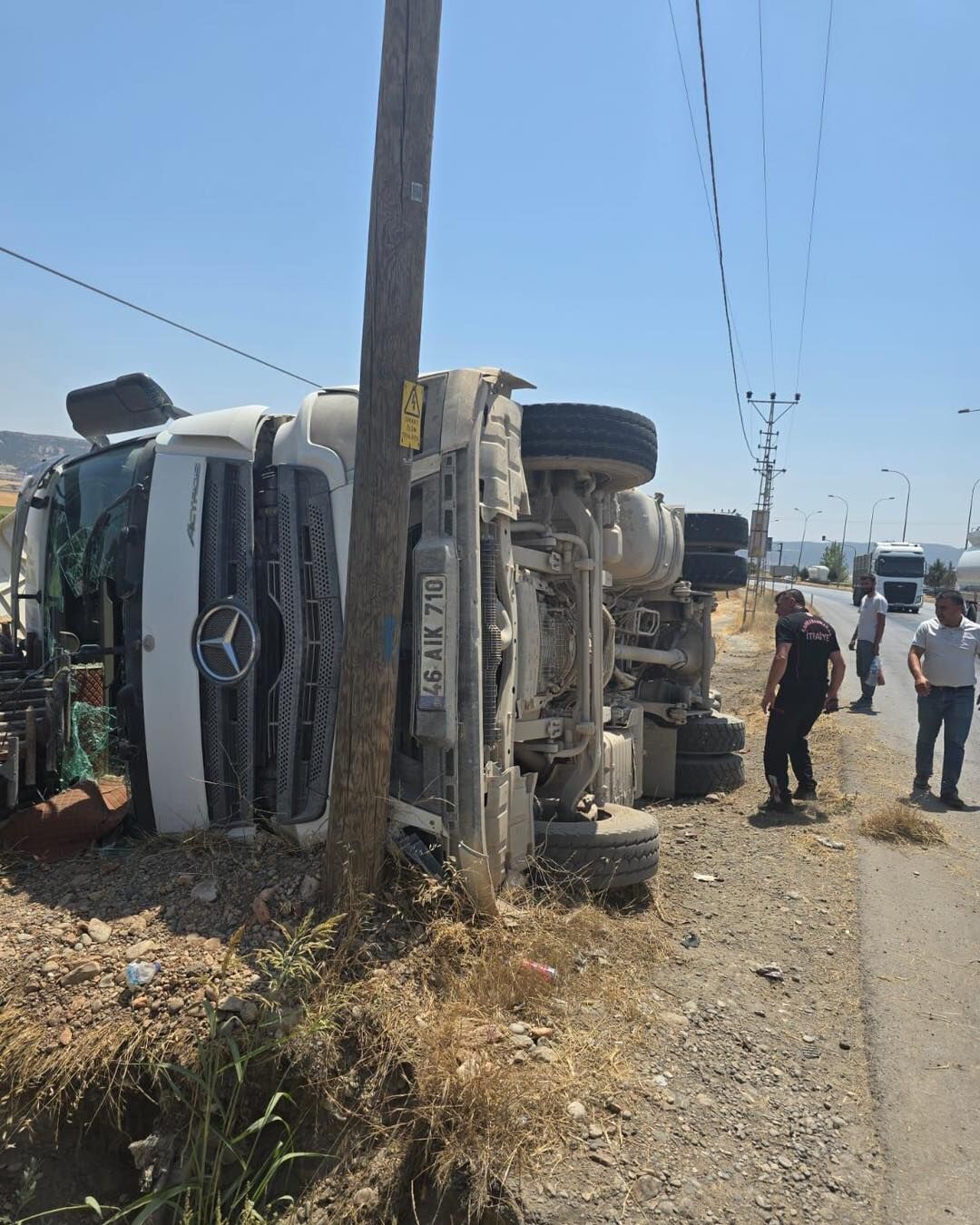 Kahramanmaraş Pazarcık’ta Kamyon Devrildi (4)