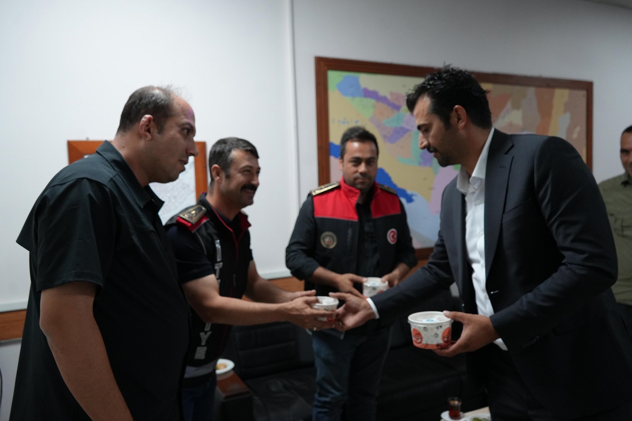 Kahramanmaraş Ülkü Ocakları’ndan İtfaiyecilere Anlamlı Aşure Ziyareti (1)