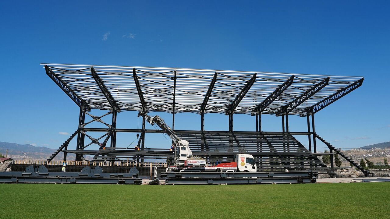 Kahramanmaraş'ın Yeni Futbol Sahası Hızla Yapılıyor (2)