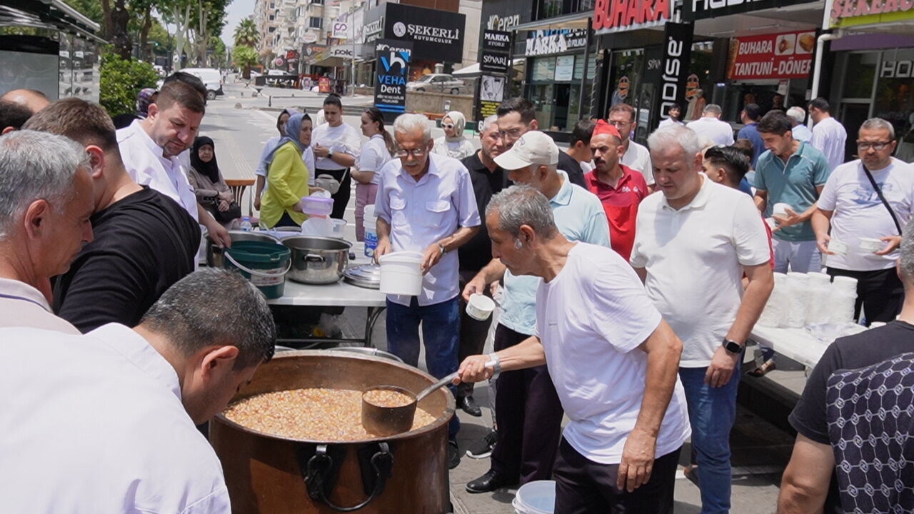 Kahramanmaraş'ta 46 Döner'in Geleneksel Aşure İkramı Büyük İlgi Gördü! (1)