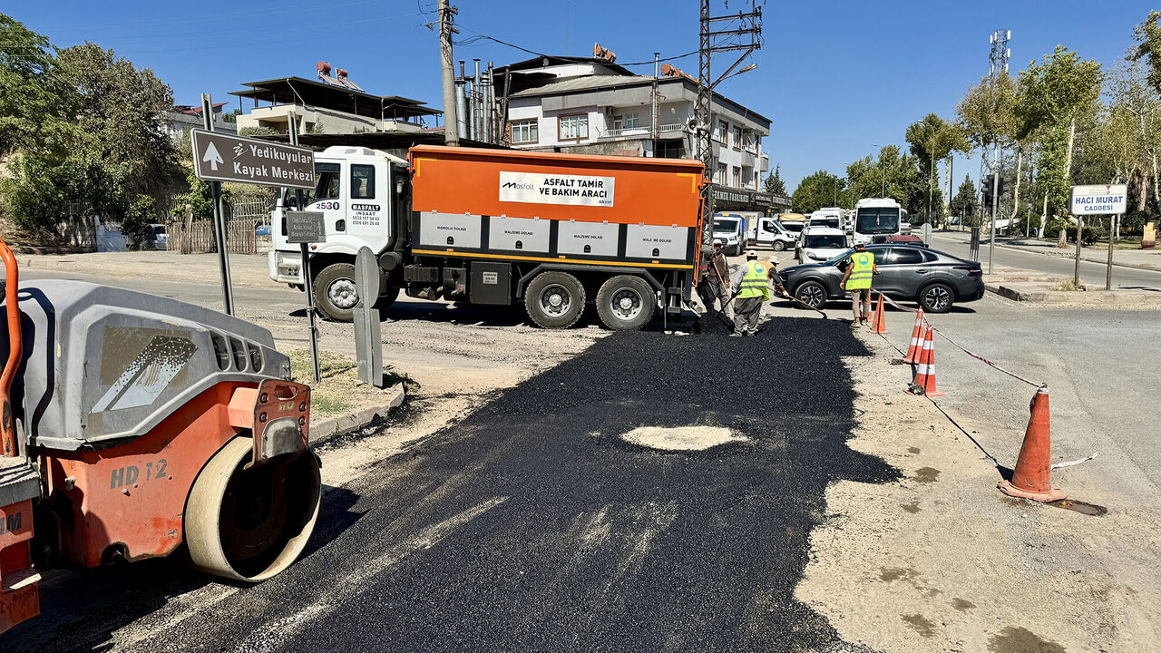 Kahramanmaraş’ta Bozulan Yollar Yeniden Asfaltlanıyor (3)