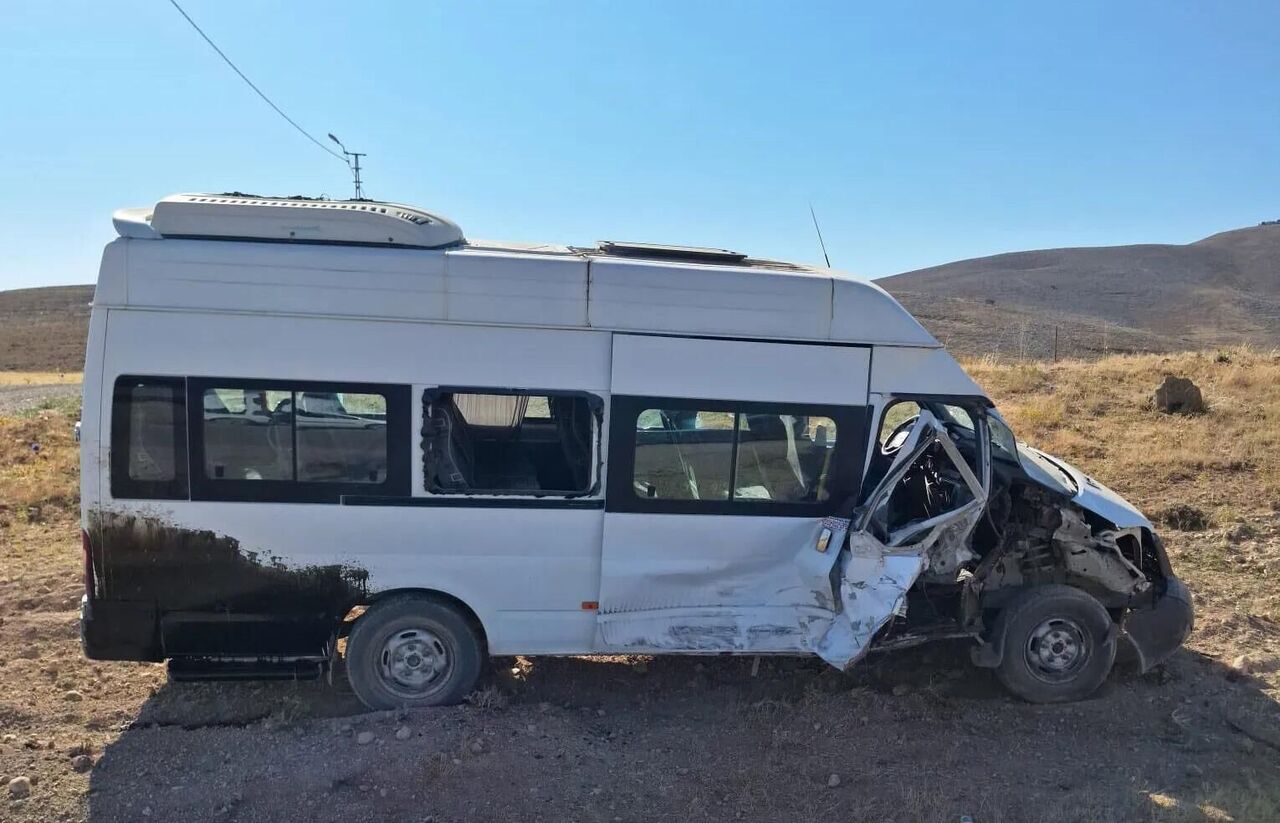 Kahramanmaraş'ta Büyük Kaza Ucuz Atlatıldı Traktör İkiye Bölündü (3)