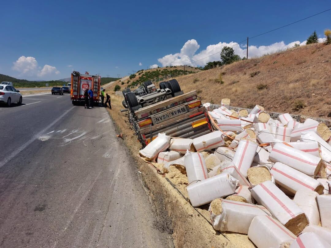 Kahramanmaraş'ta Büyük Panik Tır Devrildi, Yol Kontrollü Ulaşıma Açıldı! (2)