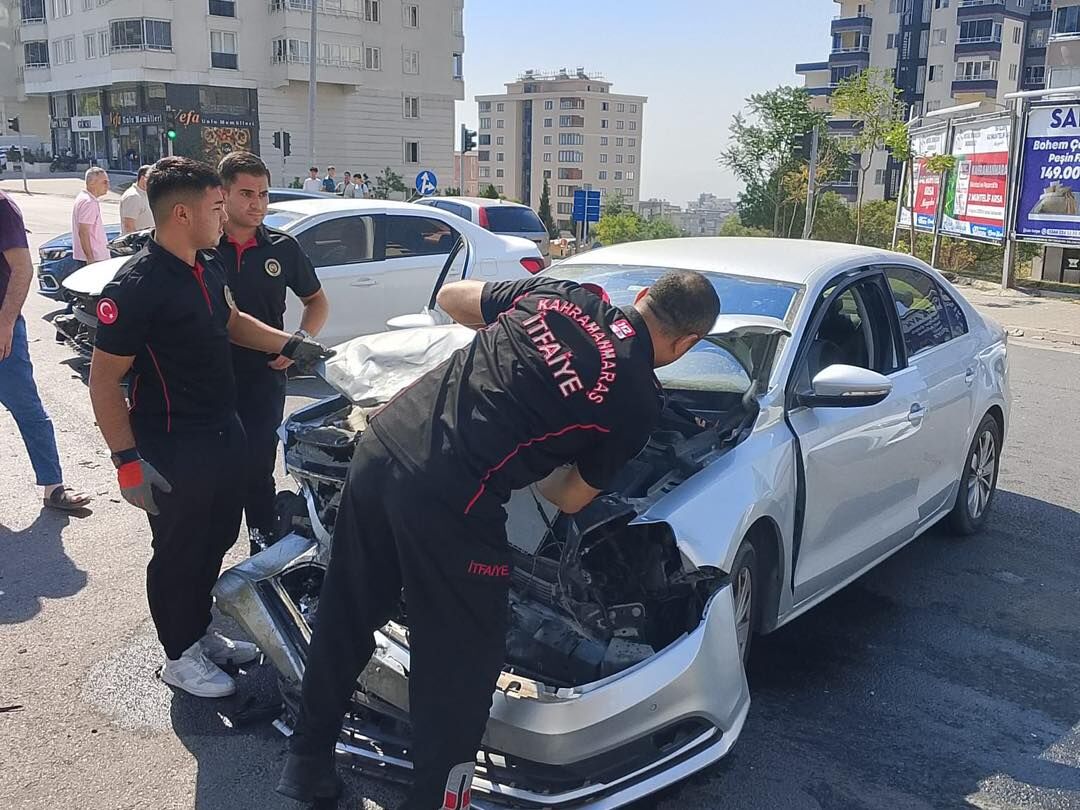 Kahramanmaraş’ta Çocuk Hastanesi Yakınlarında Kaza (2)-1