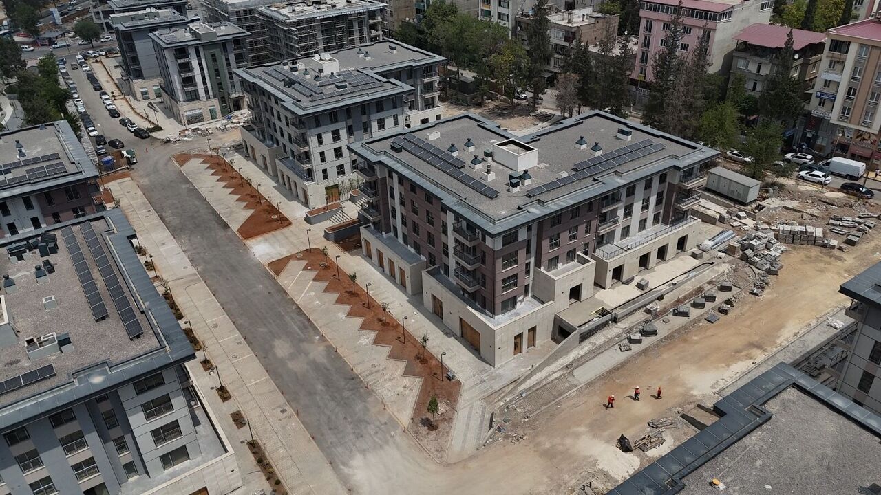 Kahramanmaraş'ta Deprem Konutları Yükseliyor, Şehir Merkezi Yeniden Ayağa Kalkıyor (12)