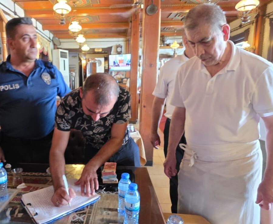 Kahramanmaraş'ta İçi Para Dolu Çantası Bulundu (3)