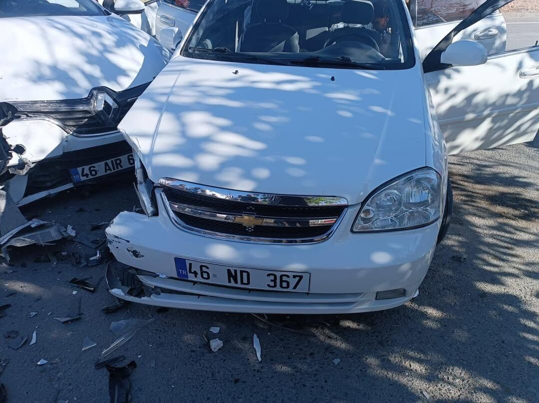 Kahramanmaraş'ta İki Araç Çarpıştı, Bir Kişi Yaralandı (2)