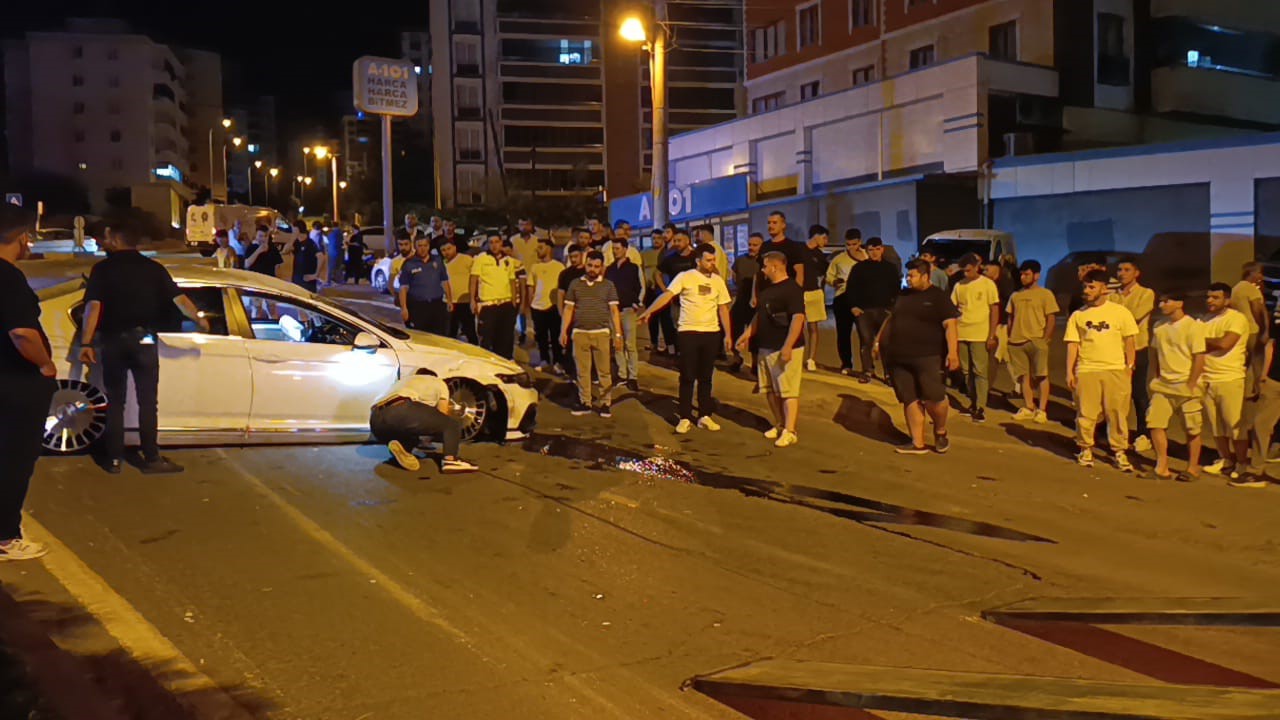 Kahramanmaraş’ta İki Araç Çarpıştı, Otomobil Takla Attı (2)