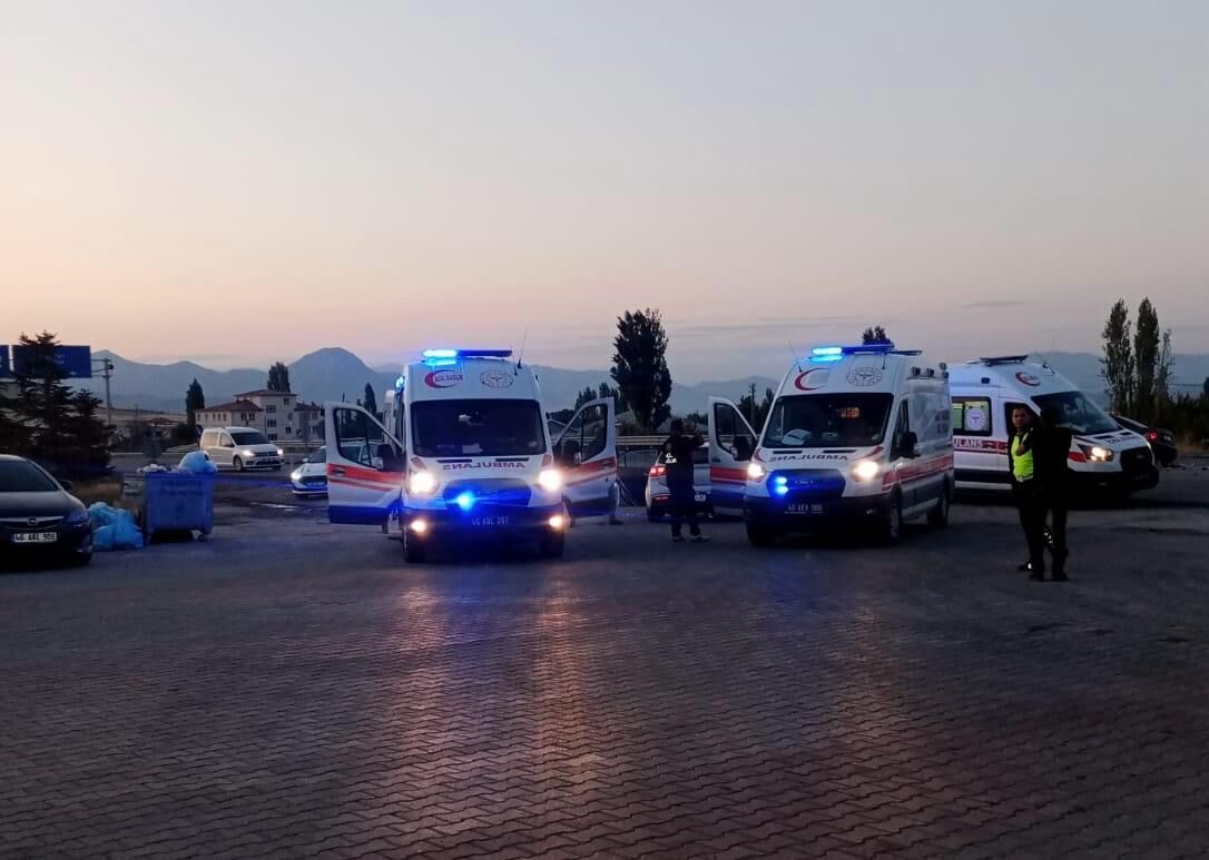 Kahramanmaraş’ta Iki Otomobil Çarpıştı 4 Yaralı (1)