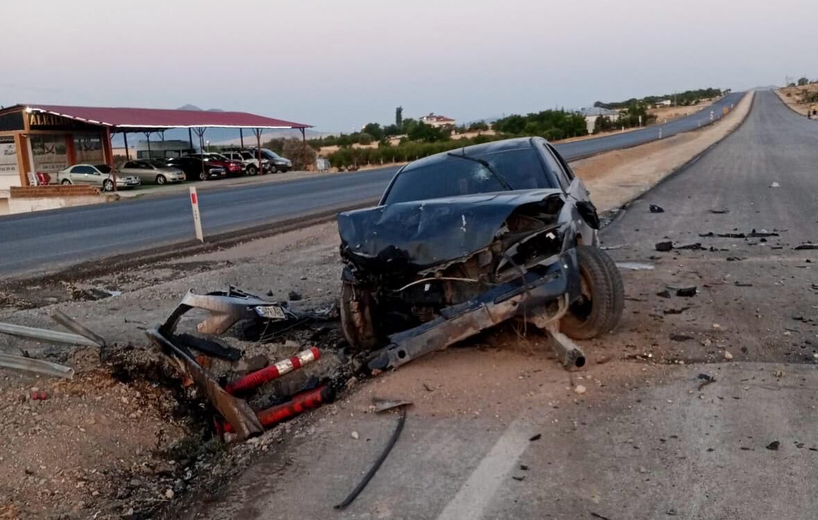 Kahramanmaraş’ta Iki Otomobil Çarpıştı 4 Yaralı (2)