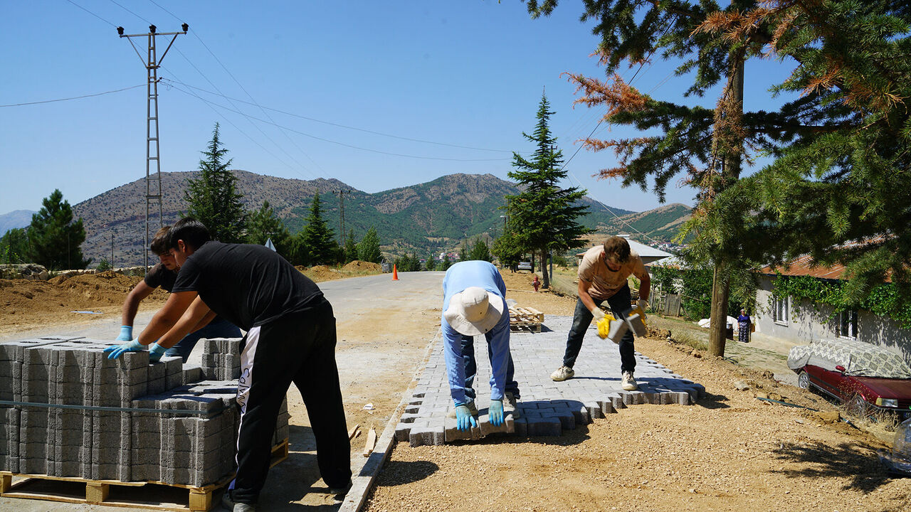 Kahramanmaraş'ta Mahallelere Yeni Yollar Yapılıyor (3)