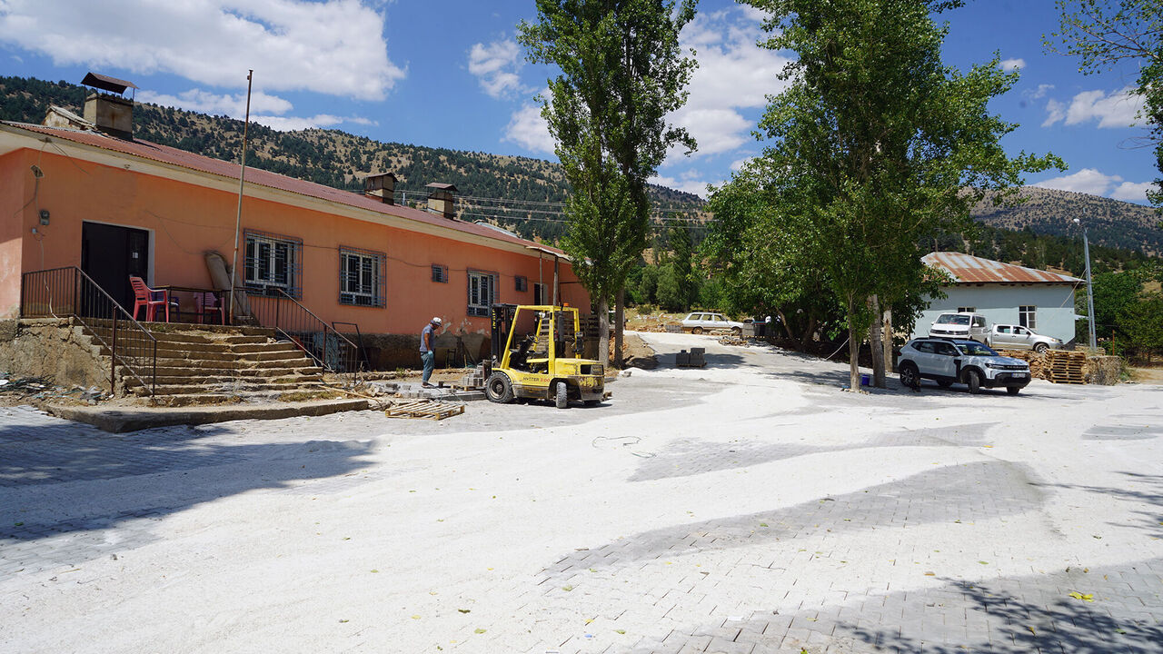 Kahramanmaraş'ta Mahallelere Yeni Yollar Yapılıyor (7)