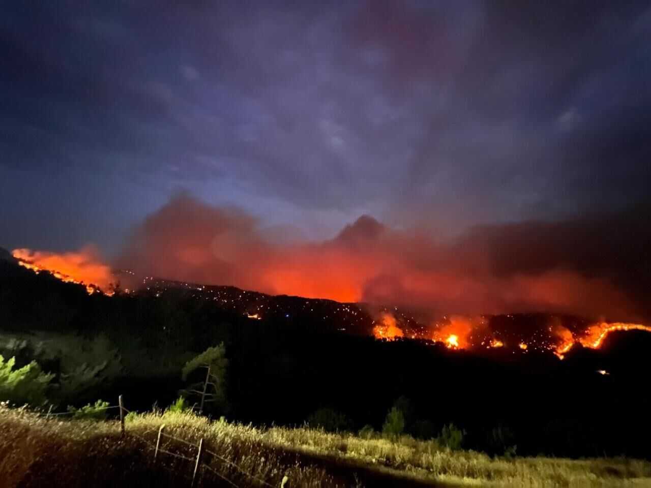 Kahramanmaraş'ta Orman Yangını Durdurulamıyor, 20 Ev Tahliye Edildi (2)