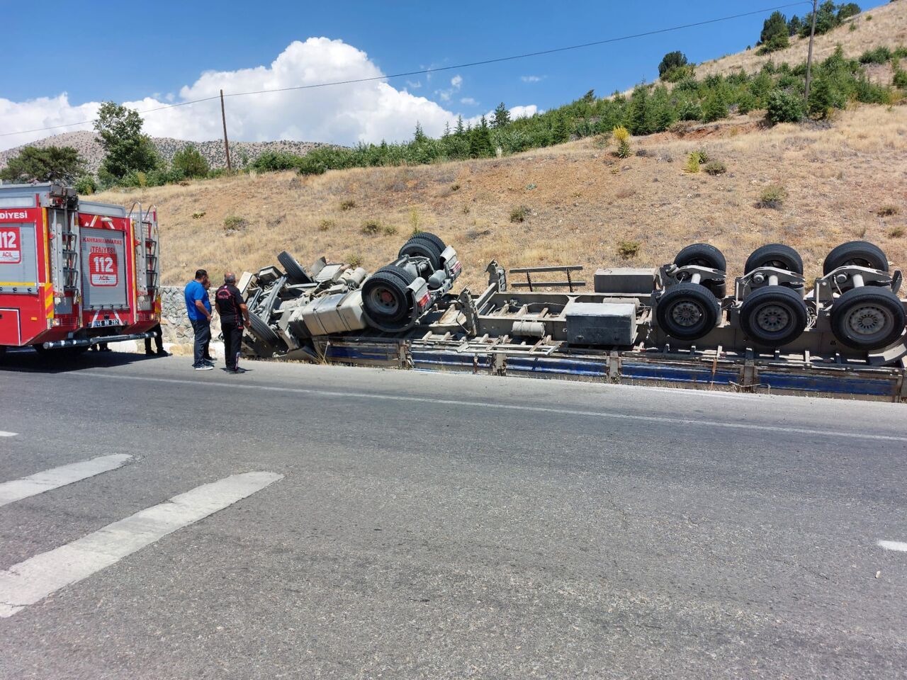 Kahramanmaraş'ta Saman Yüklü Tır Devrildi 1 Yaralı (4)