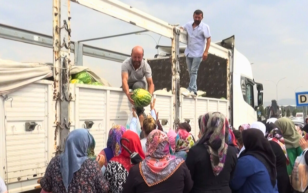 Kahramanmaraş'ta Üretici 25 Ton Karpuzu Bedava Dağıttı (1)