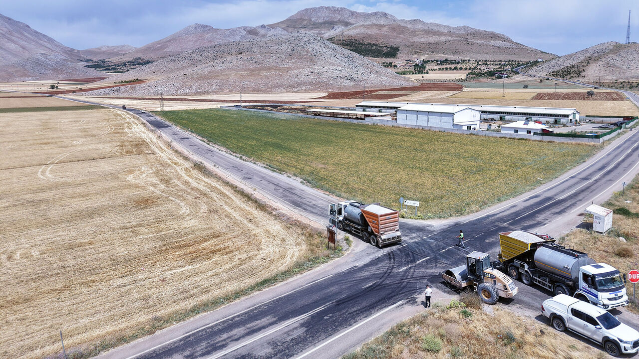 Kahramanmaraş'ta Yollar Bir Bir Yenileniyor (1)