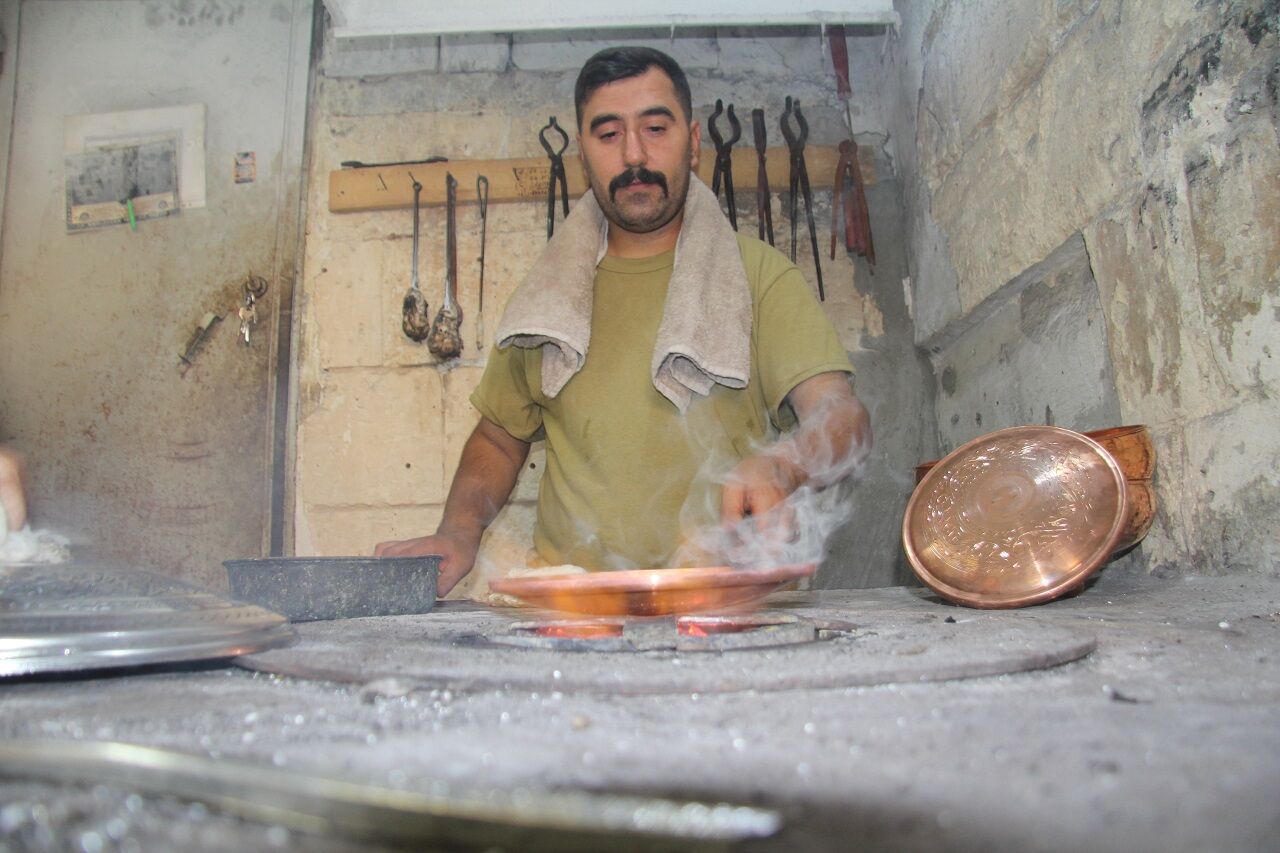 Kalay Ustalarının 200 Dereceyi Bulan Sıcaklıkta Zorlu Mesaisi (3)