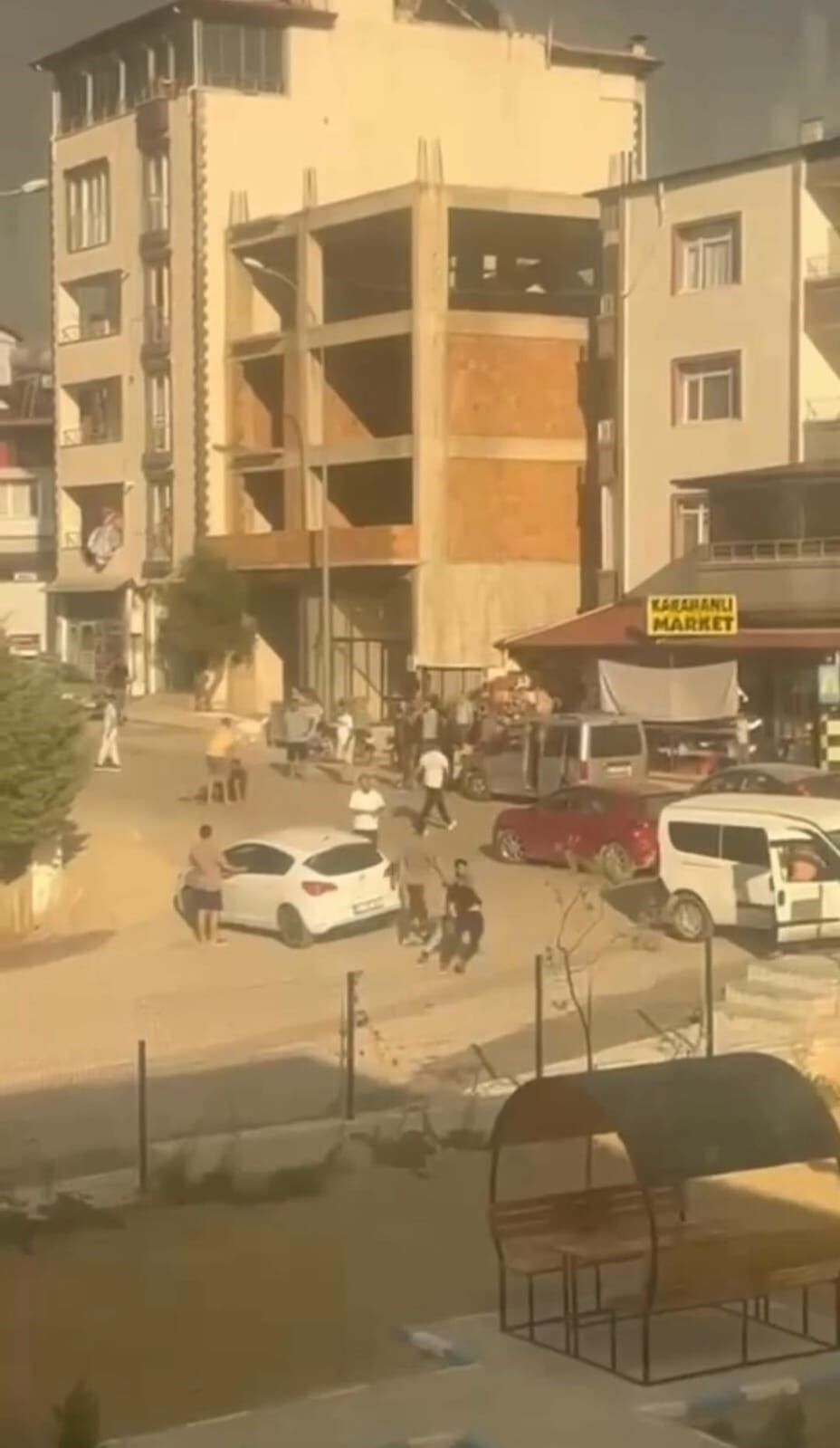 Kapıyı Açmasıyla Motosiklet Sürücüsü Yere Yığıldı (5)