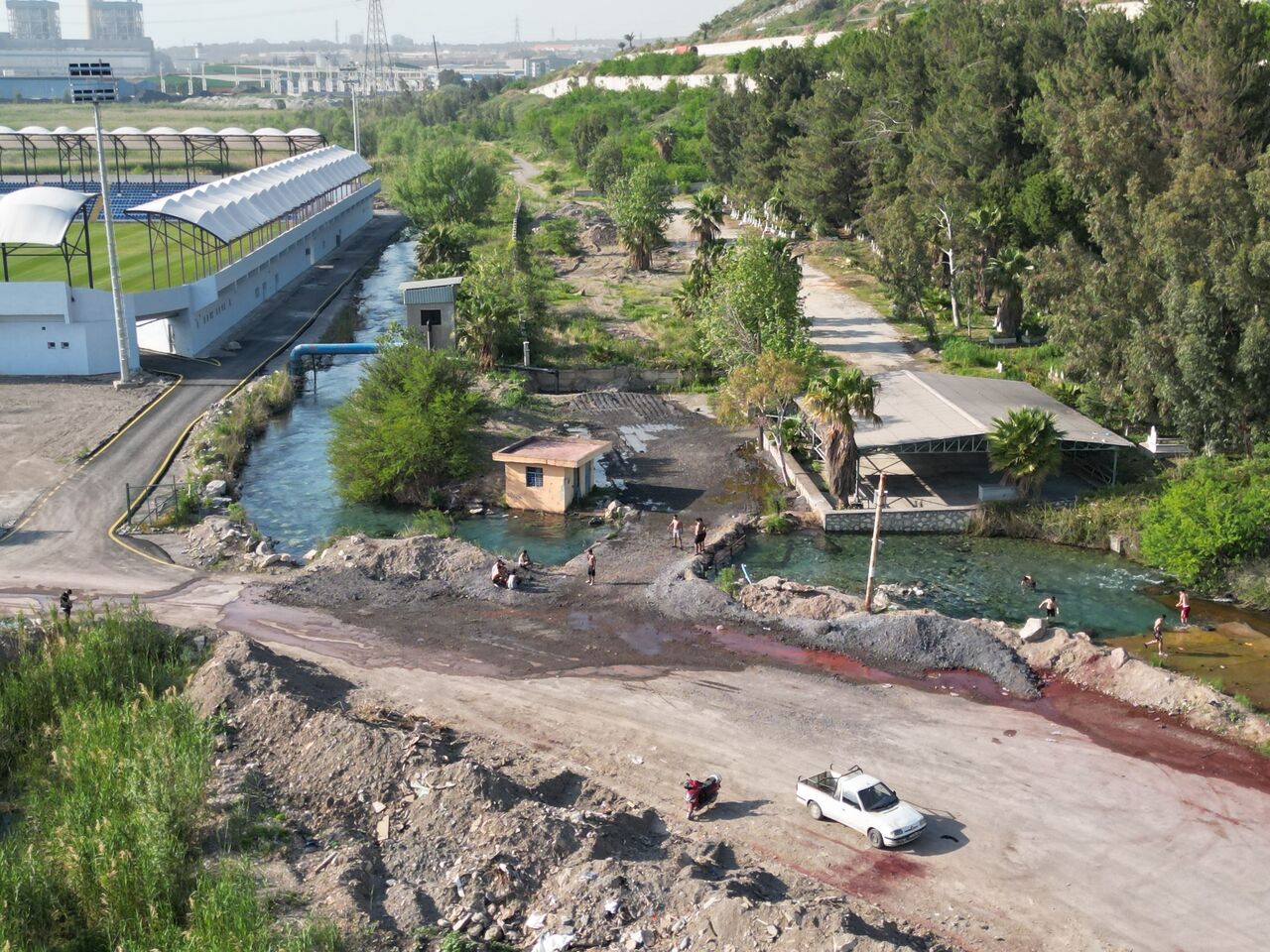 Kavurucu Sıcaktan Bunalan Vatandaşlar, Soluğu Buz Gibi Suyuyla Mest Eden Doğal Kaynak Suyunda Aldılar (2)