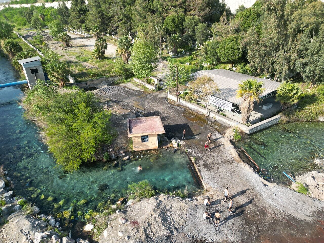 Kavurucu Sıcaktan Bunalan Vatandaşlar, Soluğu Buz Gibi Suyuyla Mest Eden Doğal Kaynak Suyunda Aldılar (3)