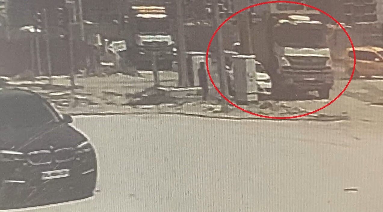 Kaza Yapan Araçların Altında Ezilmekten Son Anda Kurtuldu (5)