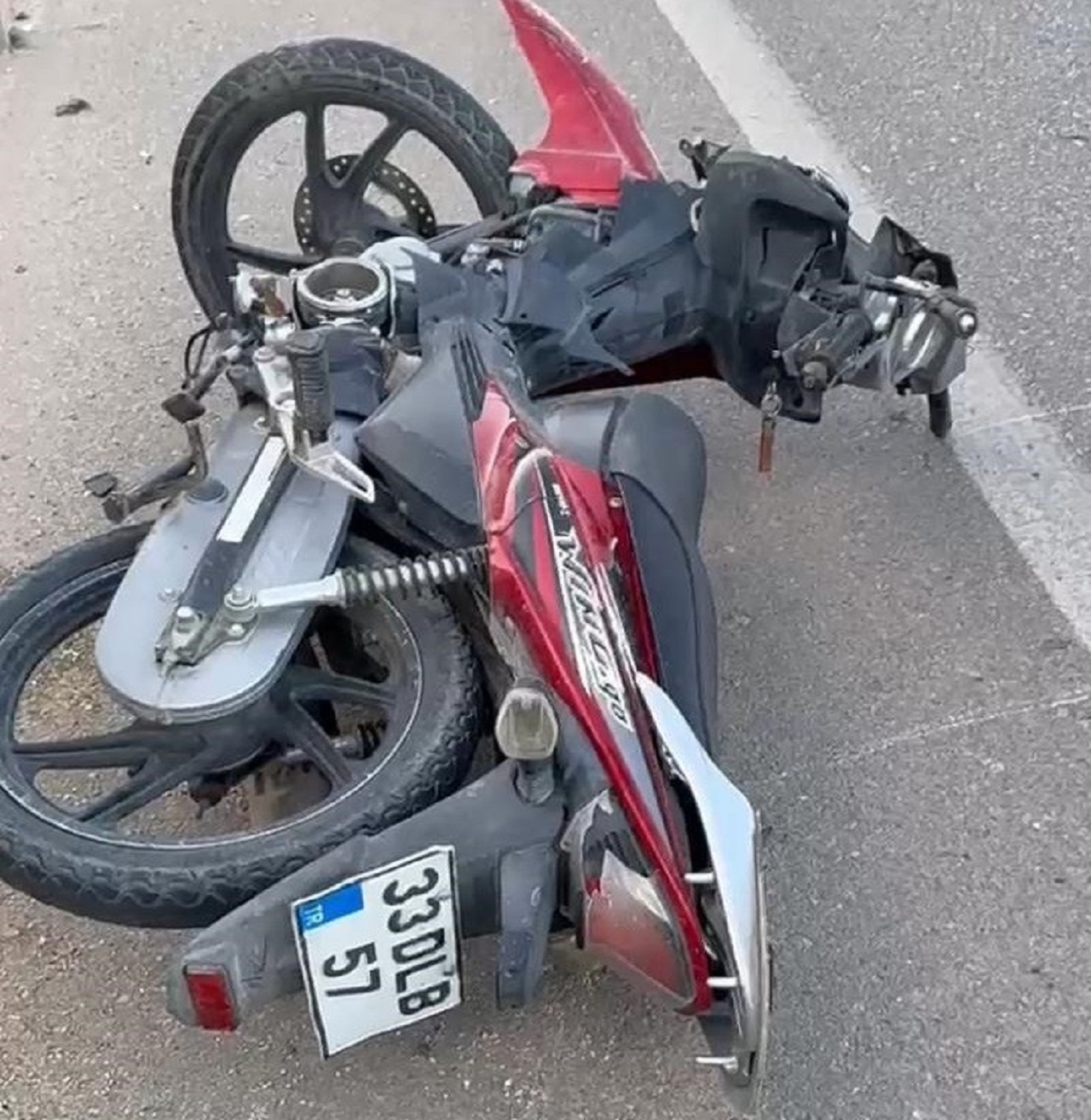 Kazada Yaralanan Sürücüye Yoldan Geçen Doktor Müdahale Etti (3)