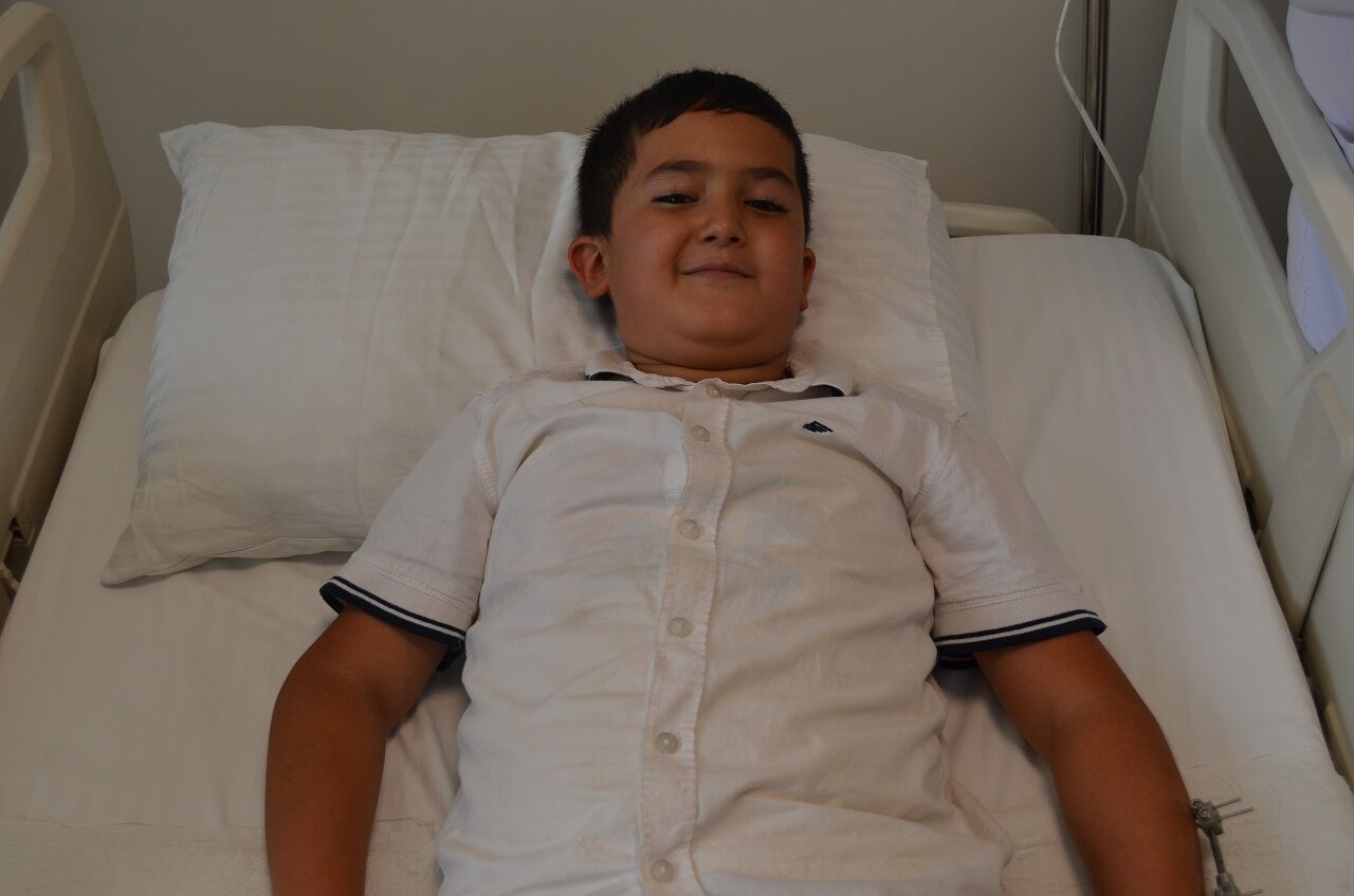 Kemik Kısalığı Olan Efe'nin Önce Sağ Kolu Uzatıldı Şimdi Ise Sol Kolu Için Tedavi Görüyor (2)