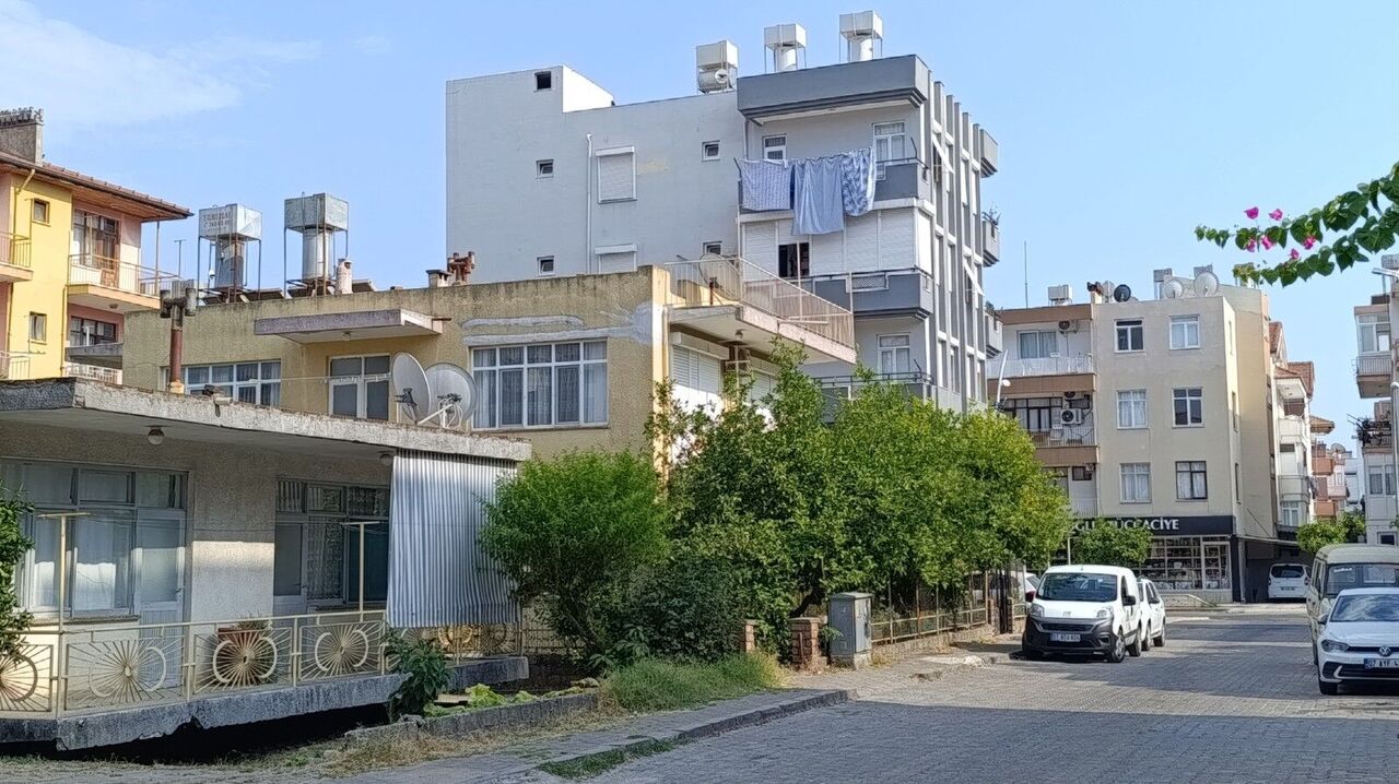 Kız Kardeşi Tarafından Evinde Ölü Halde Bulundu (2)