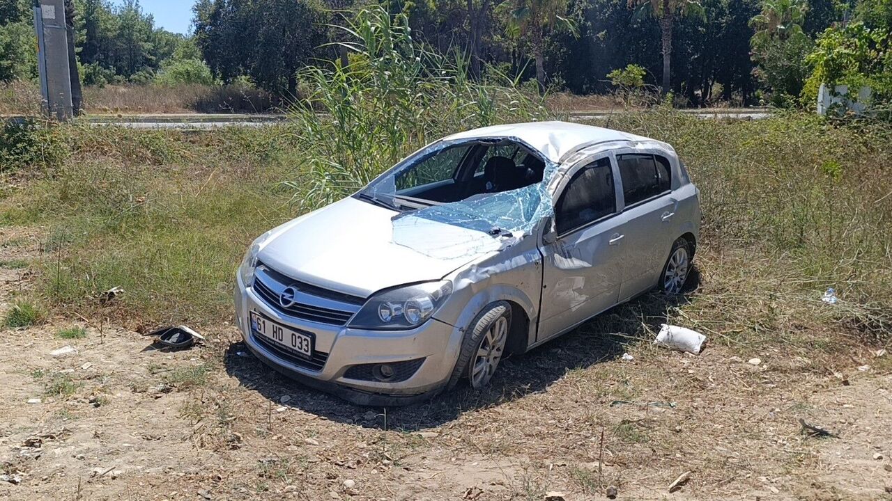 Kontrolden Çıkan Otomobil Takla Atarak Savruldu 4 Yaralı (8)