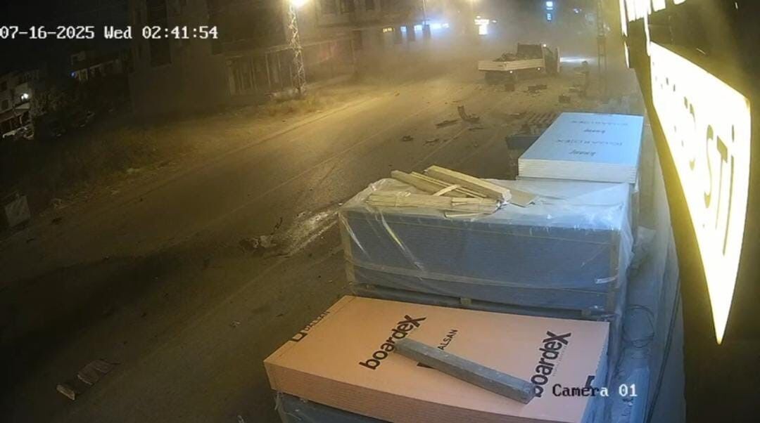 Kontrolünü Kaybeden Otomobil Sürücüsü Kamyonetle Kafa Kafaya Çarpıştı (1)