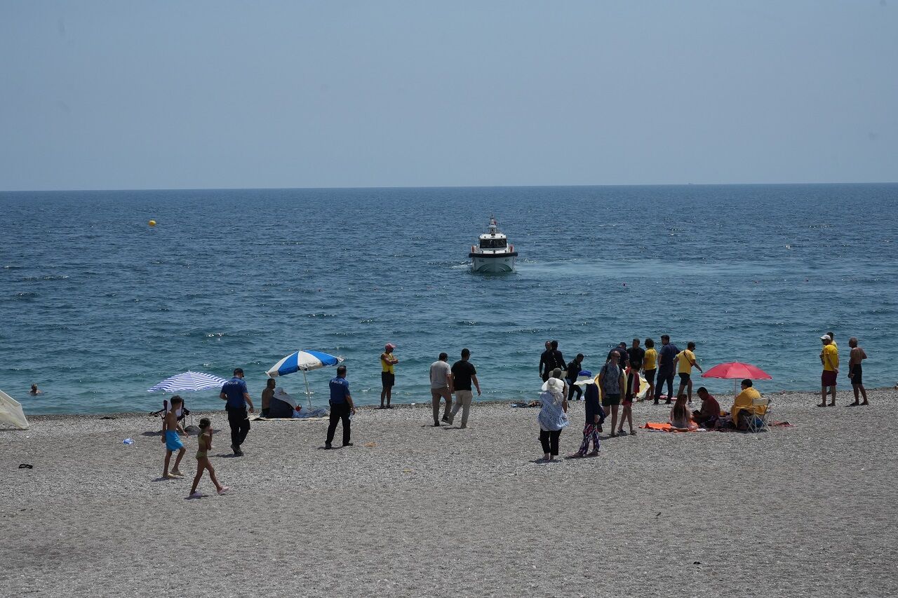 Konyaaltı Sahili’nde Kimliği Belirsiz Beden Ortaya Çıktı (1)-1