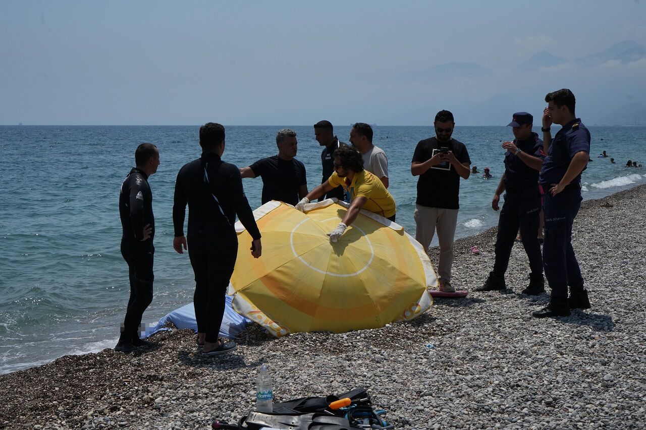 Konyaaltı Sahili’nde Kimliği Belirsiz Beden Ortaya Çıktı (2)