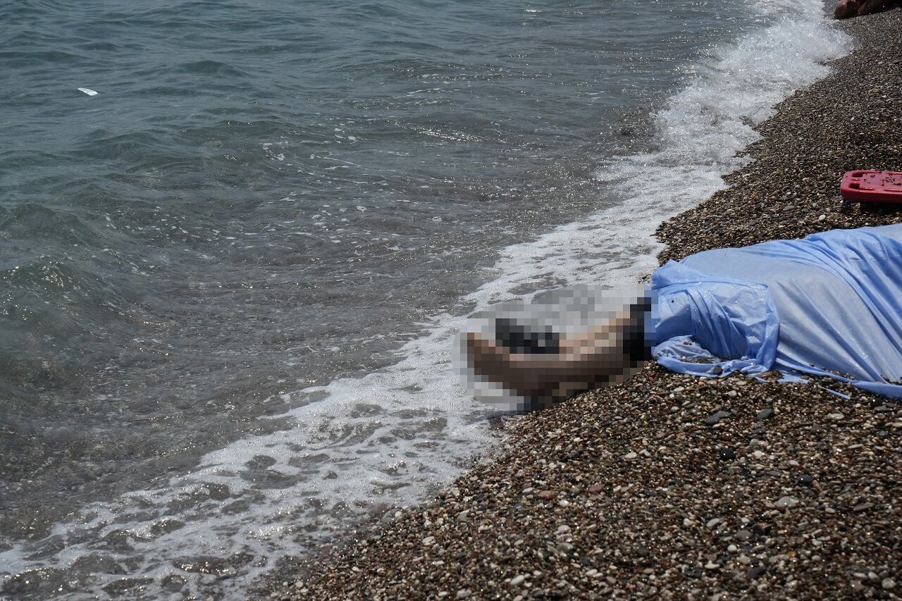 Konyaaltı Sahili’nde Kimliği Belirsiz Beden Ortaya Çıktı (4)