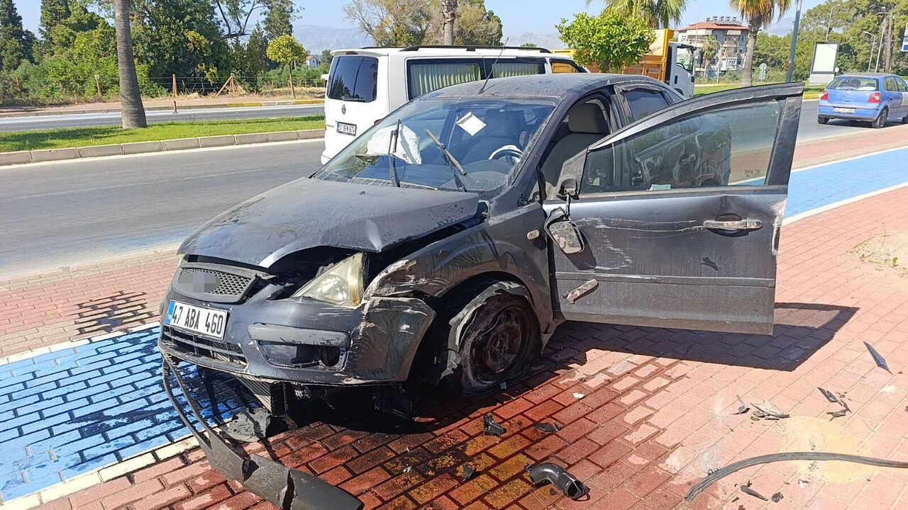 Lastiği Patlayan Otomobil Takla Attı, Sürücü Burnu Bile Kanamadan Araçtan Çıktı (3)