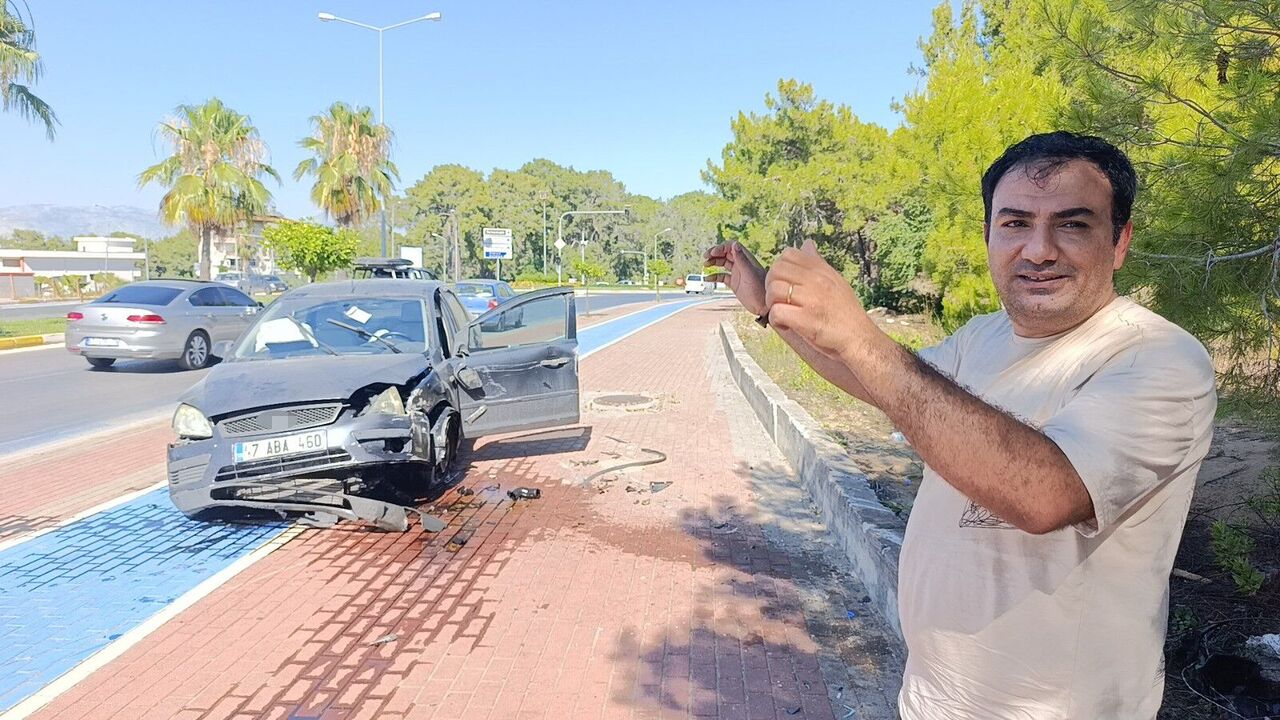 Lastiği Patlayan Otomobil Takla Attı, Sürücü Burnu Bile Kanamadan Araçtan Çıktı (4)