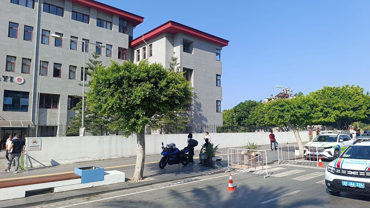 Manavgat Belediyesi Rüşvet Operasyonu 25 Şüpheli Adliyeye Sevk Edildi (3)